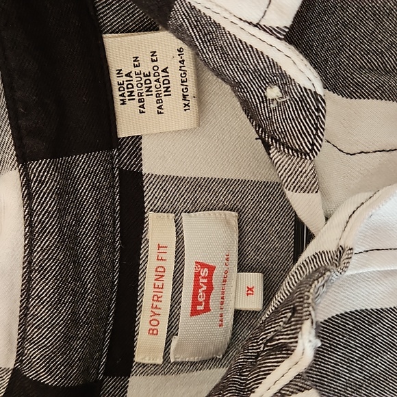 Levi's Boyfriend Fit Shirt! - Picture 2 of 5